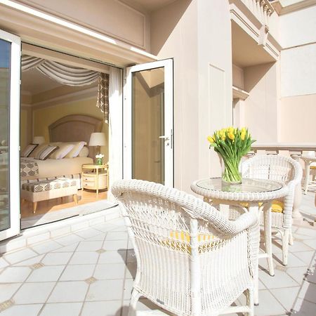리젠시 호텔, 쿠웨이트 외부 사진 A balcony