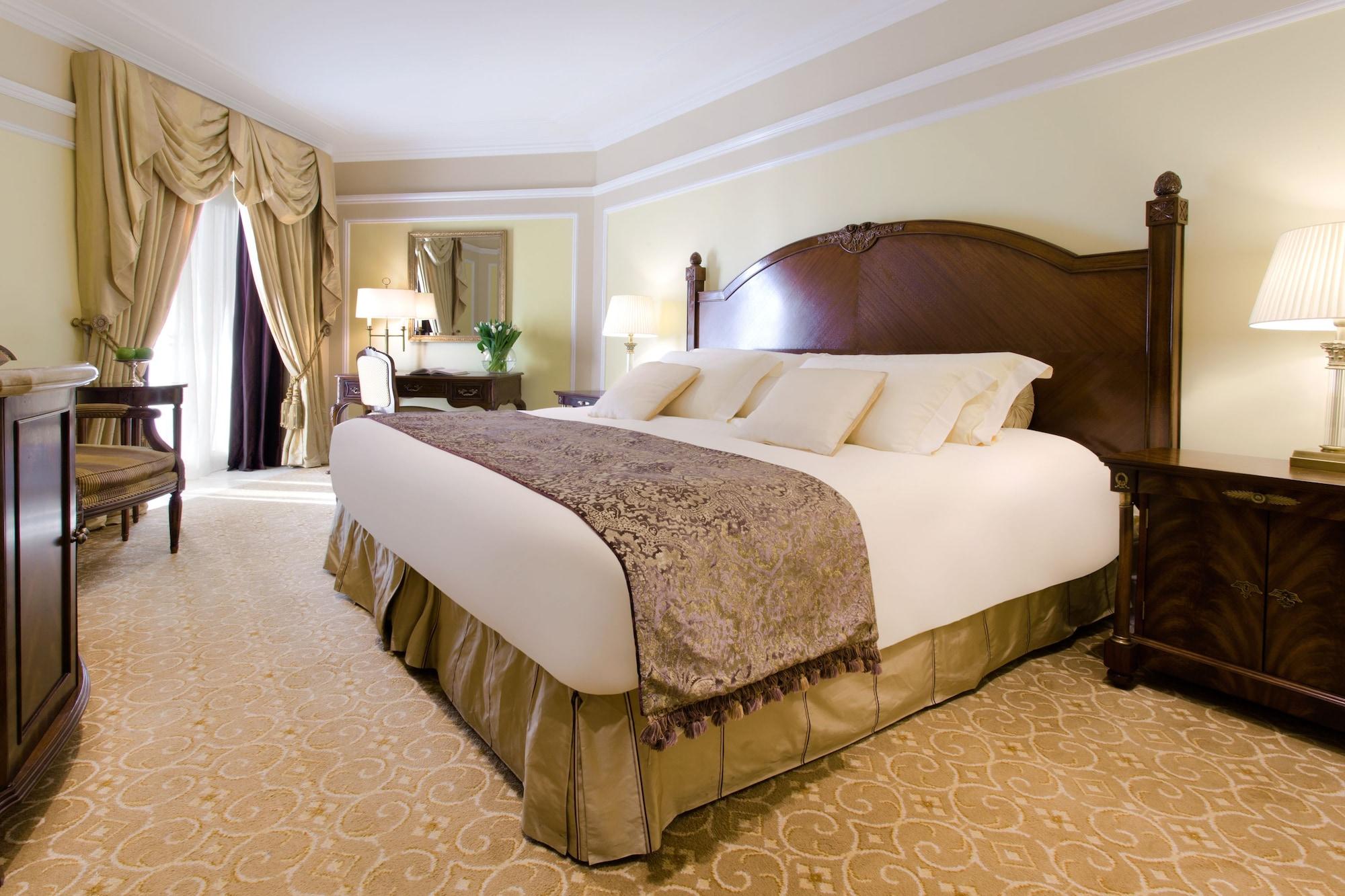 리젠시 호텔, 쿠웨이트 외부 사진 A guest room at the Four Seasons Hotel