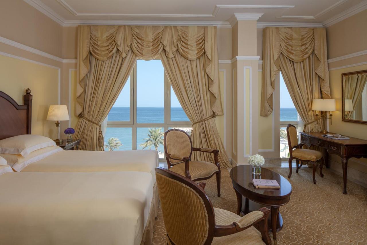 리젠시 호텔, 쿠웨이트 외부 사진 A room at the Four Seasons Hotel