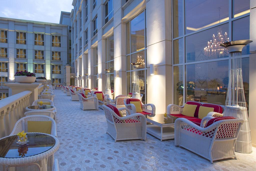 리젠시 호텔, 쿠웨이트 외부 사진 The lounge at the top of the hotel